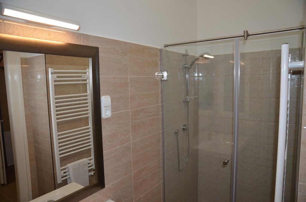 Vaci Street Downtown Apartments Будапеща Стая снимка