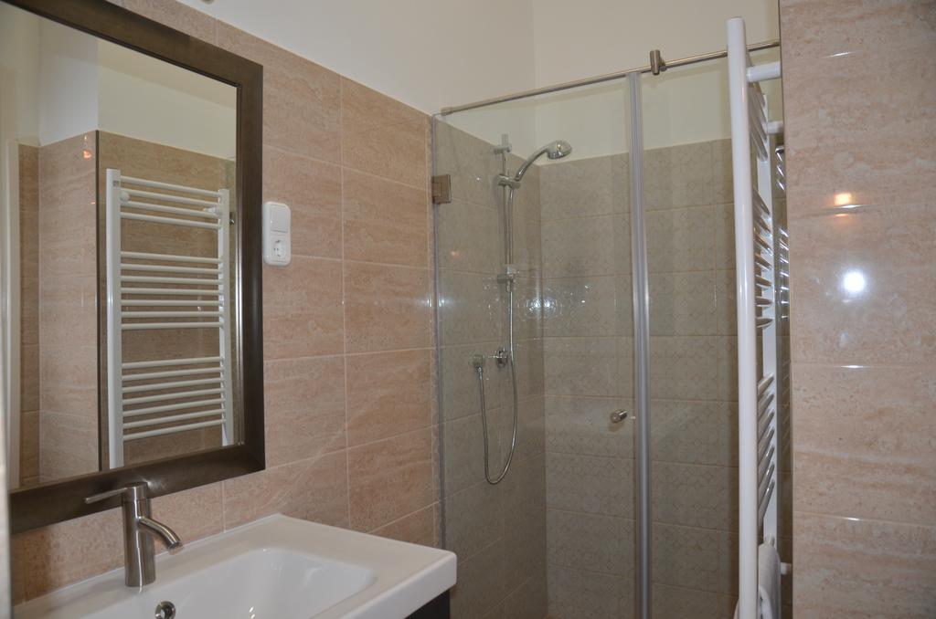 Vaci Street Downtown Apartments Будапеща Стая снимка