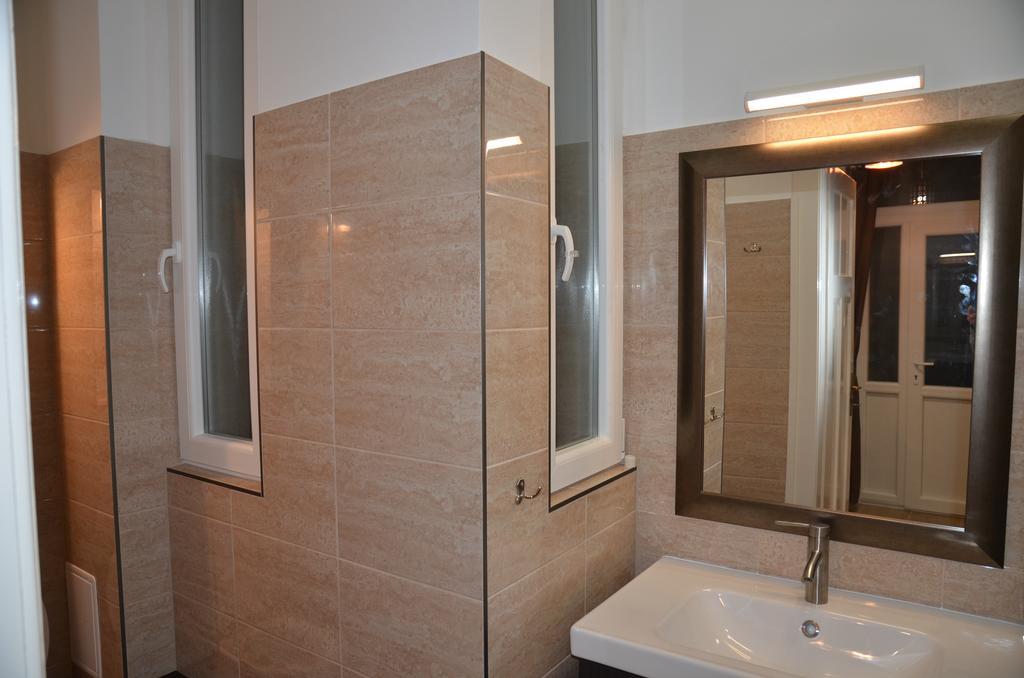 Vaci Street Downtown Apartments Будапеща Стая снимка