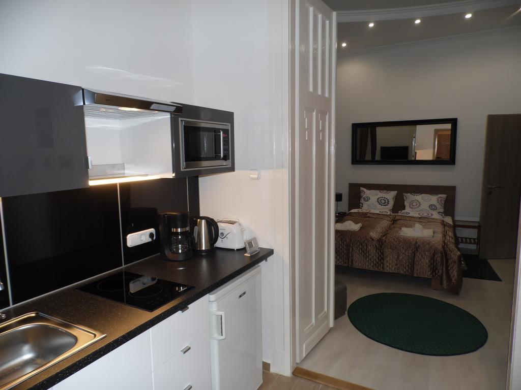 Vaci Street Downtown Apartments Будапеща Стая снимка
