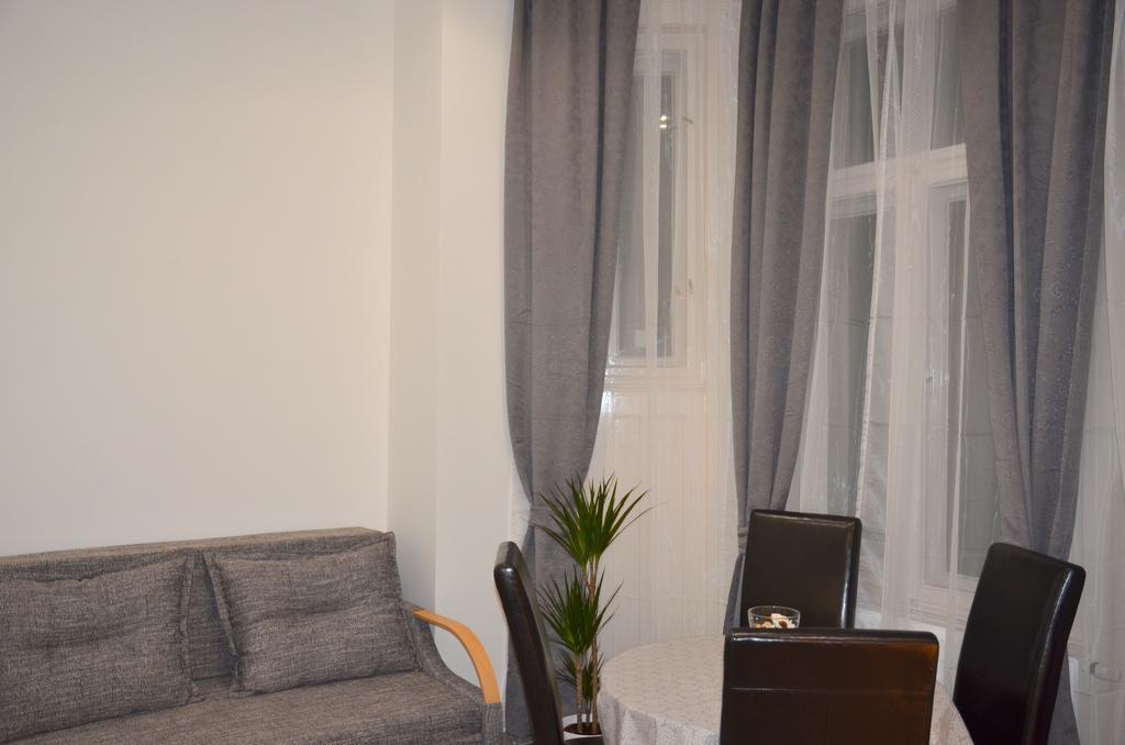 Vaci Street Downtown Apartments Будапеща Стая снимка