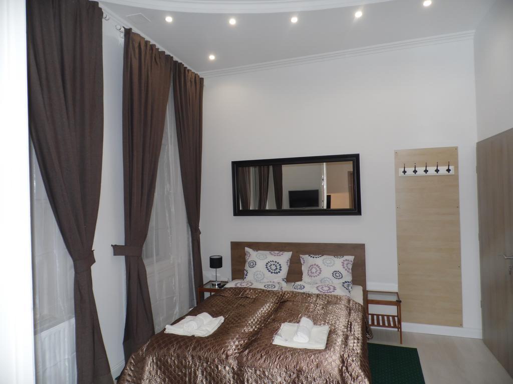 Vaci Street Downtown Apartments Будапеща Стая снимка