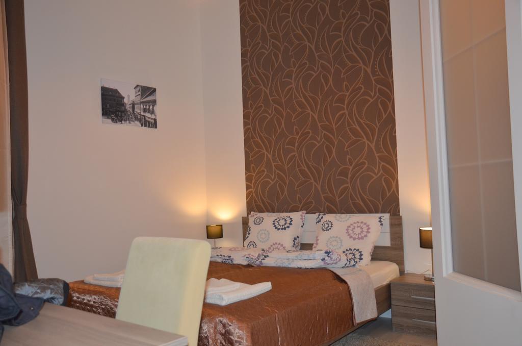 Vaci Street Downtown Apartments Будапеща Стая снимка