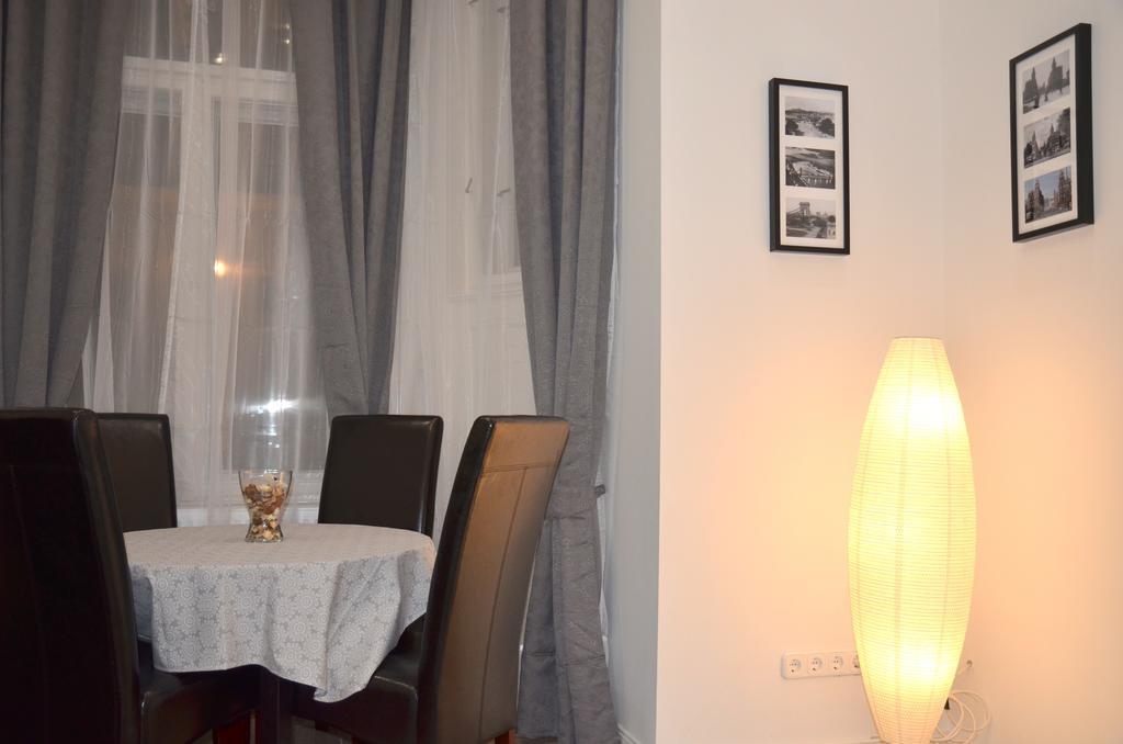 Vaci Street Downtown Apartments Будапеща Стая снимка