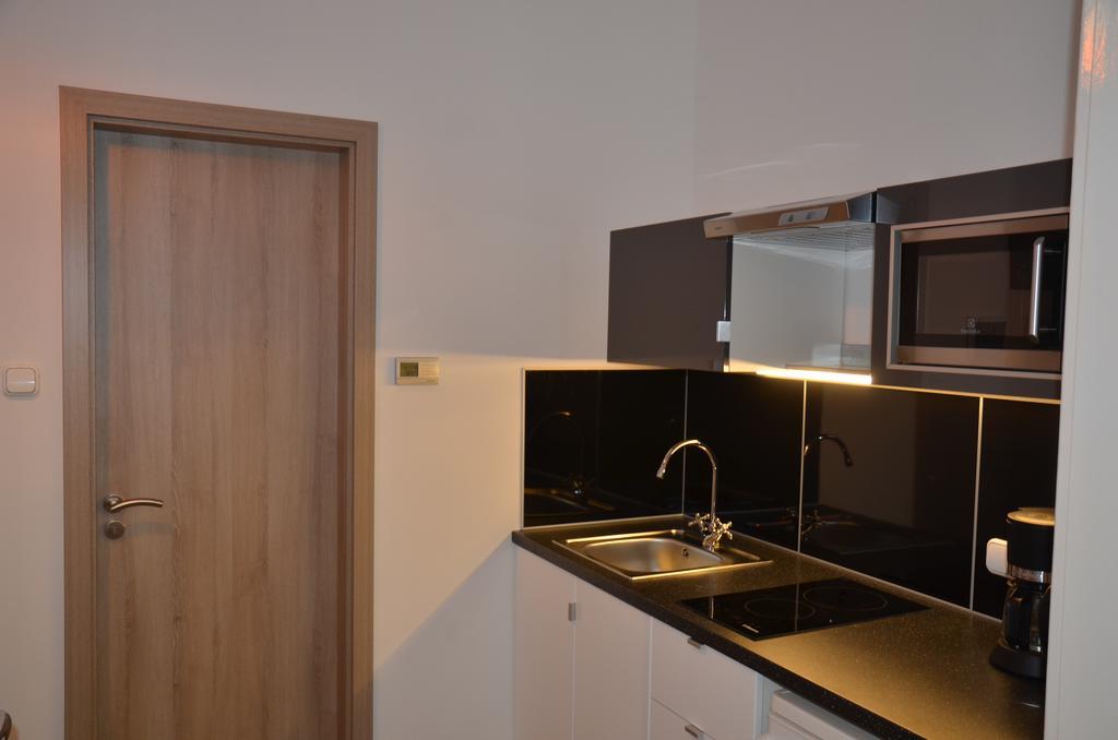 Vaci Street Downtown Apartments Будапеща Стая снимка