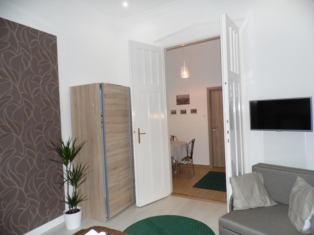 Vaci Street Downtown Apartments Будапеща Стая снимка